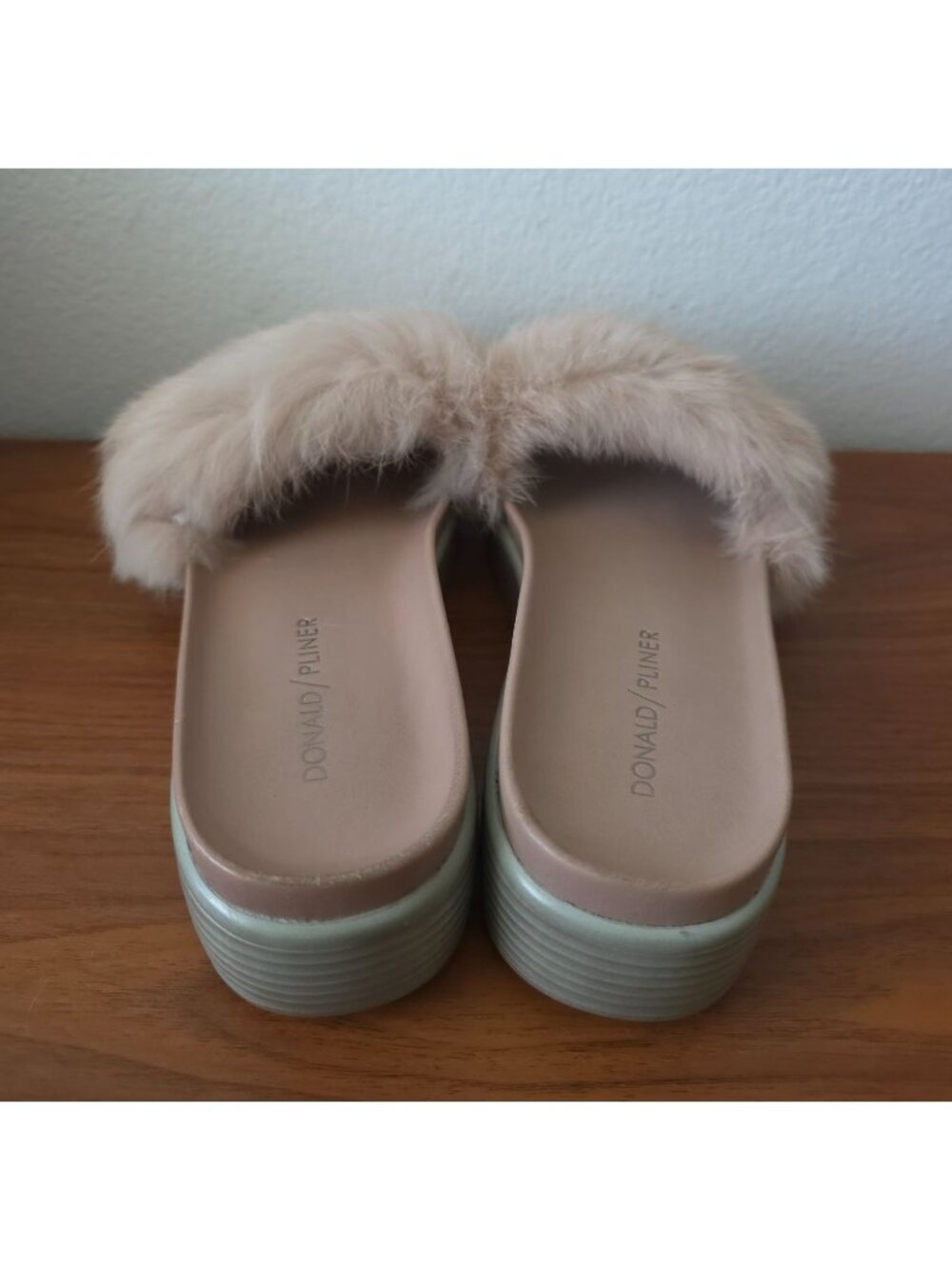 Donald Pliner Pink Rabbit Fur Chunky Platform Slides Sandals Women's Sz 7.5M - Picture 3 of 12